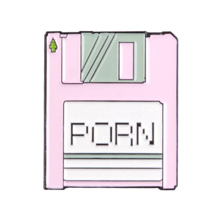 【Hongtai Store】Private File Memory Card Metal Enamel Brooch Pink Memory Card Hard Drive Badge Pin Fun Trendy Costume Backpack Jewelry Gifts