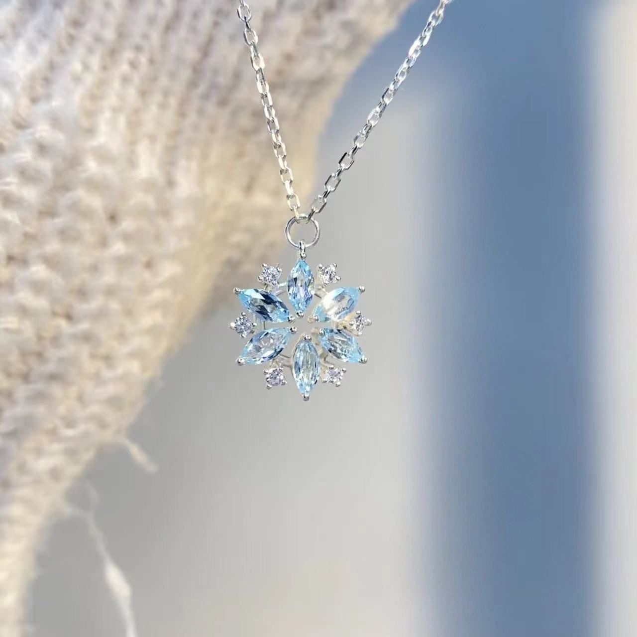【New Arrivals】Blue Flash Diamond Snowflake Necklace Female Ins Sweet Girly Heart Gentle Super Fairy Elegant Light Luxury Niche Clavicle Chain