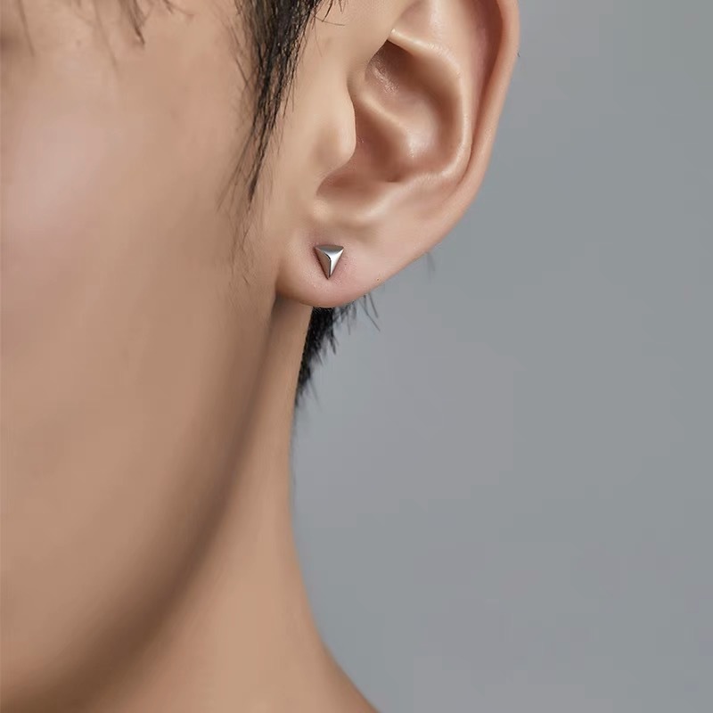designs】Mini Men's 2024 New High-end Niche Simple All-match Ear Pole Men's Accessories Trendy