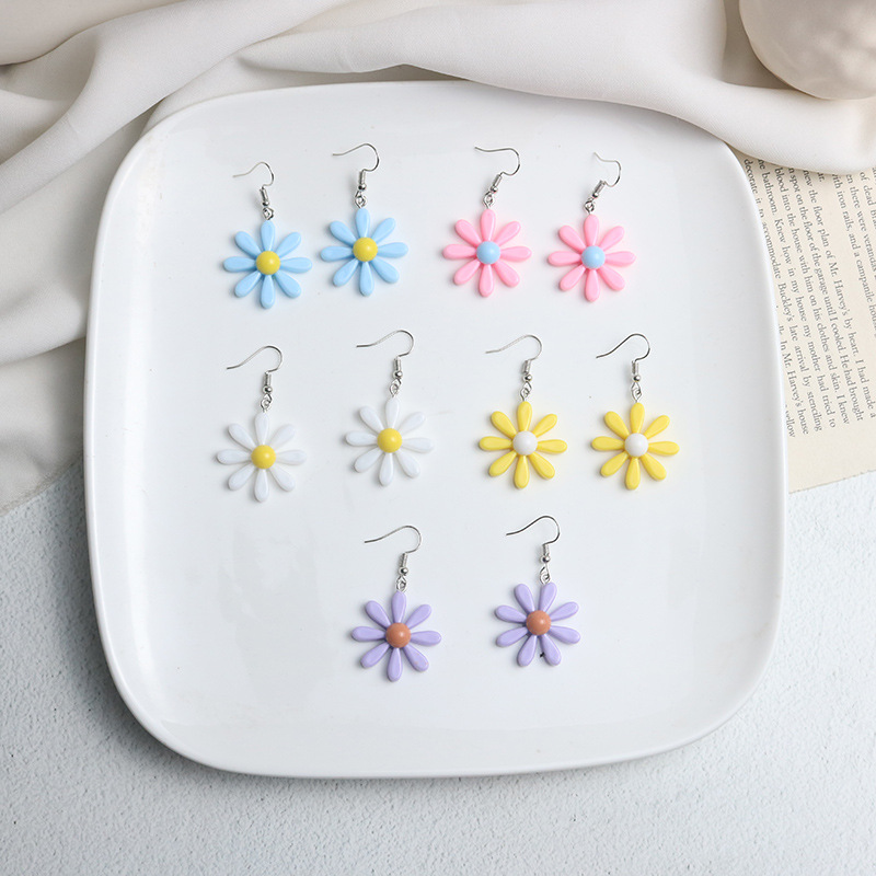 【New Arrivals】Summer fresh and sweet daisy earrings women's long temperament versatile fun cute flower earrings ear clip