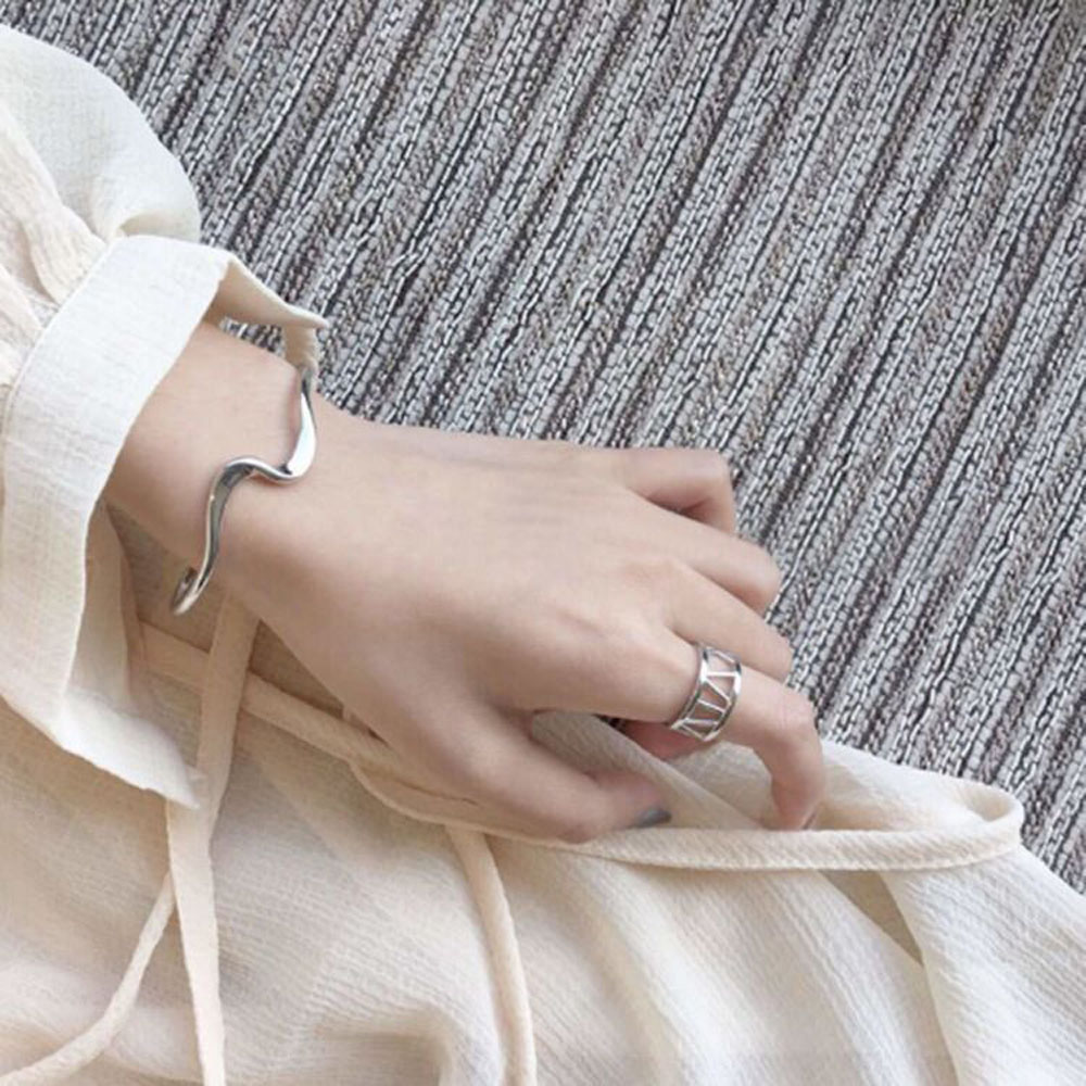 Twisted Stylish Adjustable Girls Arc Bending Opening Bangle Jewelry Simple Bracelet Women Gift