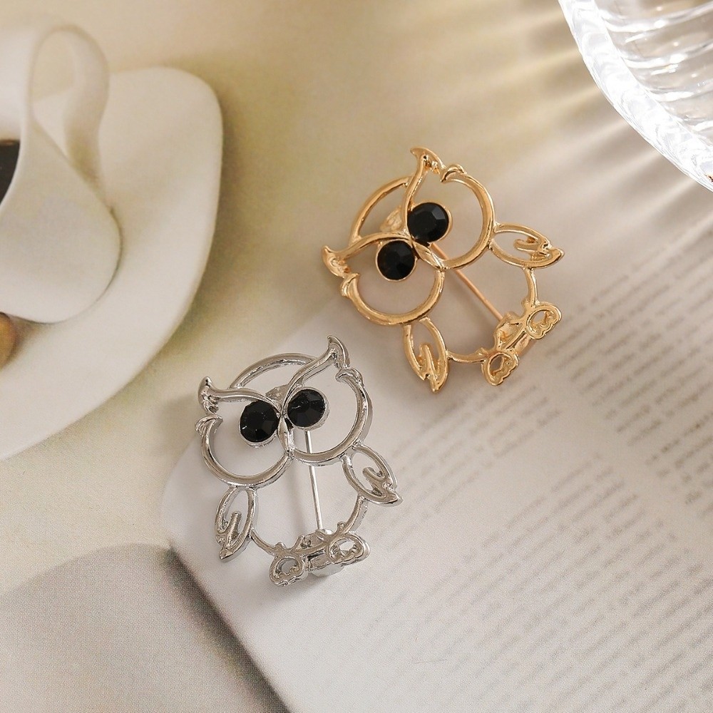 Cute Light Owl Brooch Vintage Hollow Animal Metal Pin Clothes Decoration Owl Badge Pin Male