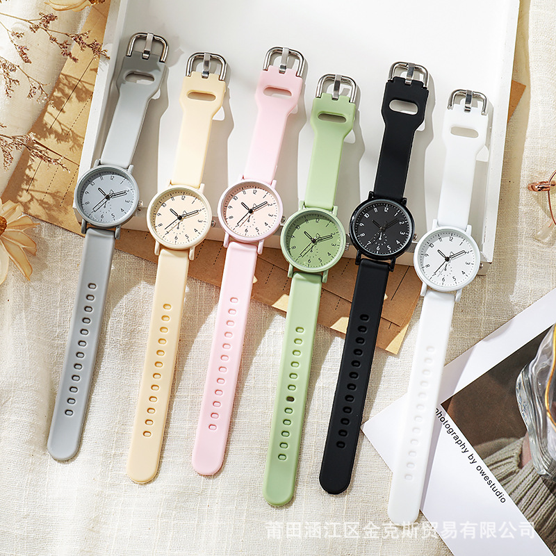 【versatile style】【Very good-looking】Exam专用 women's watch for high school students with analog hands, perfect for classroom time checking, trendy campus style, attractive for selfie lovers, featuring a milk tea color.