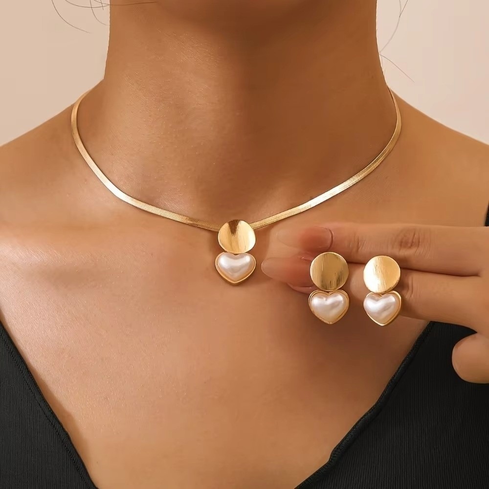 2pcs Set Minimalist Gold Color Circular Heart-shaped Pendant Heart Shaped Pearl Snake Bone Chain Jewelry Sets Women