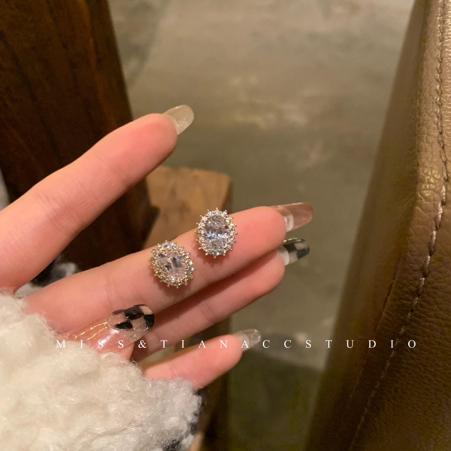 【New quality】Shopkeeper Pushes Pigeon Elegant Niche Design Sense Earrings 925 Silver Premium Sense Autumn and Winter