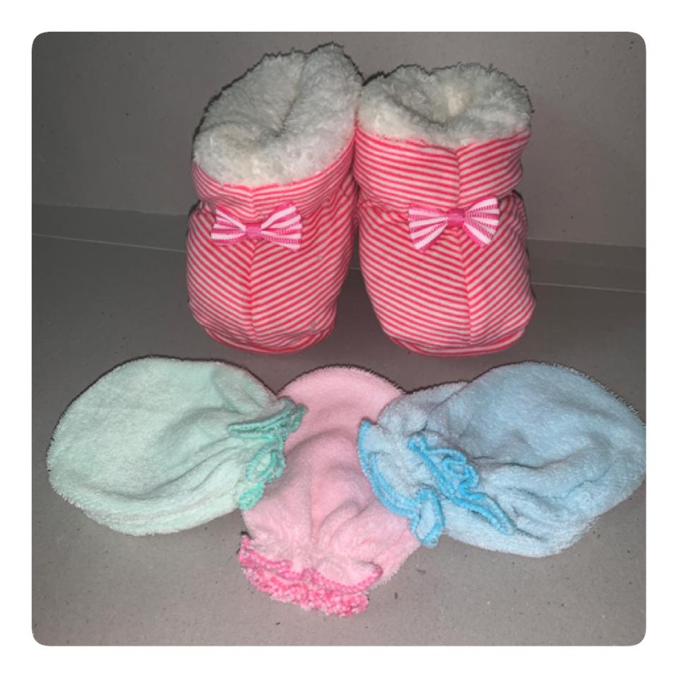 Combo Of 3 Gloves And 1 Pair Shoes For (0-6) Months Baby