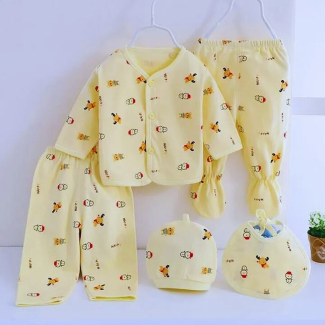 Full Cartoon Printed Babywear Set for Newborns - Cozy and Stylish Clothing Bundle for Infant Comfort