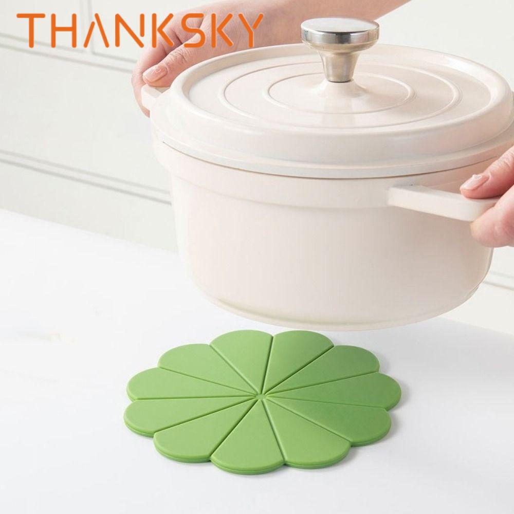 2PCS Durable Food Grade Flower Shaped Silicone Mat Heat Resistant Anti Scalding Drink Cup Coaster Pot Mat Anti Slip Table Mat Dining Table