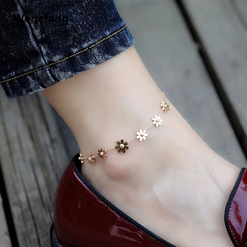 Wenefang 18k Gold Plated Stainless Steel Daisy Flower Chain Ankle Bracelet New style Anklet Beach Barefoot Sandal Foot Jewelry for Women Girl