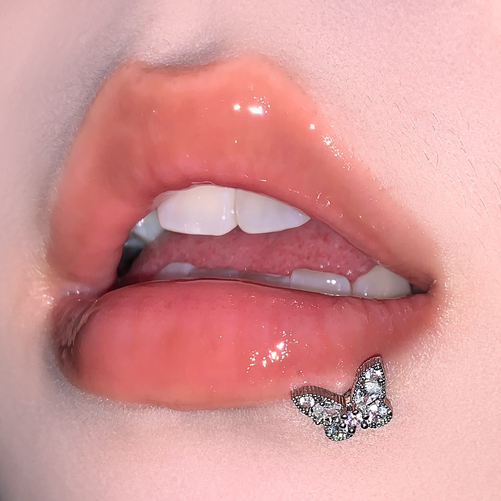 【New Arrivals】Flash Diamond Zircon Butterfly Lip Nail Ear Bone Nail Cute Lady Spice Lip Ring Niche Piercing Jewelry