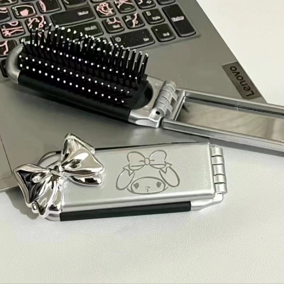 Bizzy Sanrio Kawaii Small Comb with Makeup Mirror Melody Cinnamoroll Hellokitty Cartoon Anime Girl Portable Bangs Comb Birthday Gift