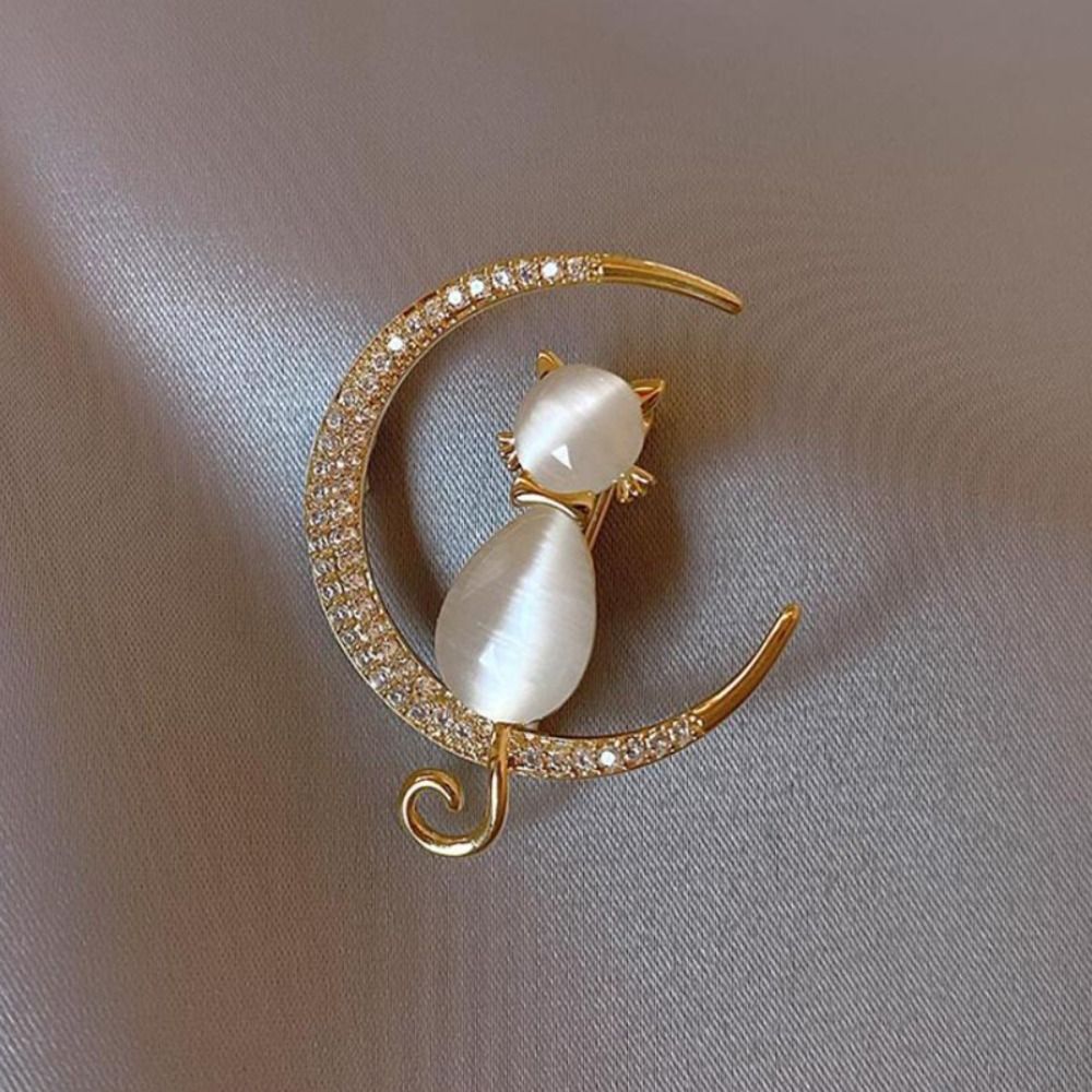Fashion Tulip Flower Brooch Golden Pearl Jewelry Luxury Elegant Design Clothing Accessories Men Women