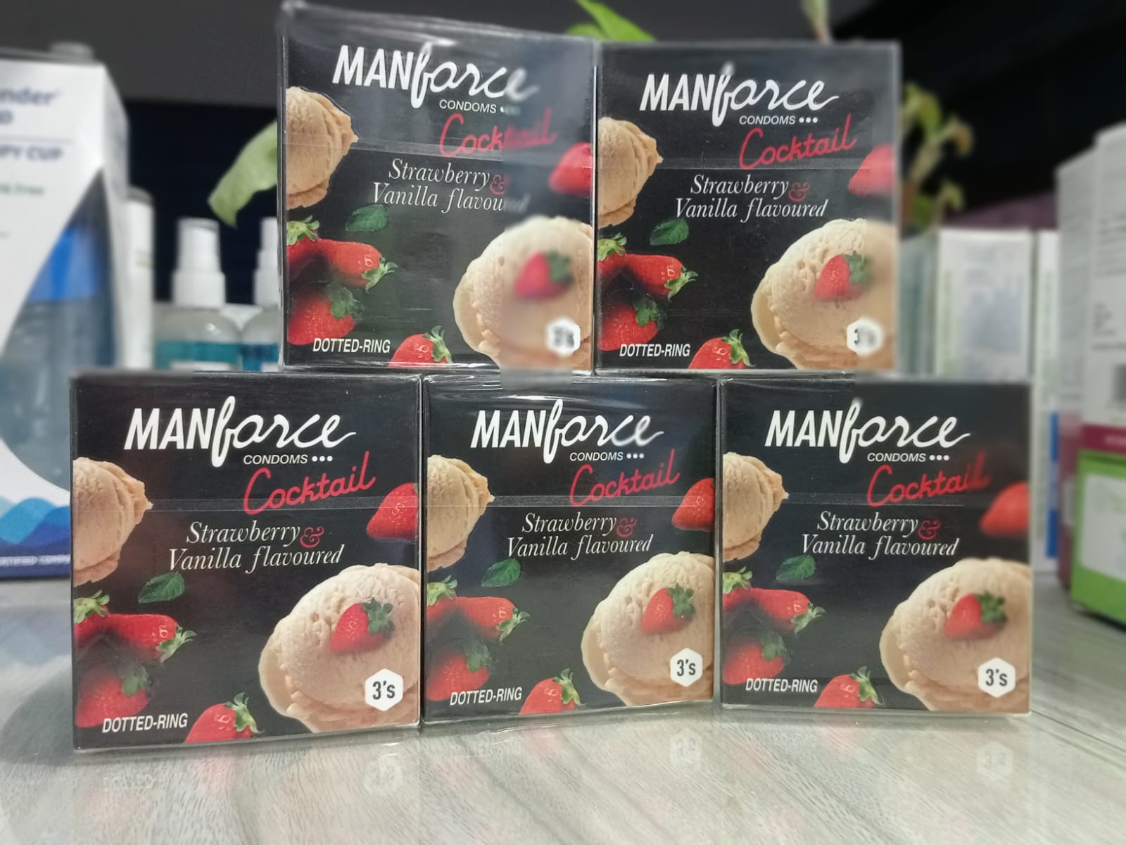 Manforce Strawberry&Vanilla Flavoured Condoms 3Pcs Sets Of 5