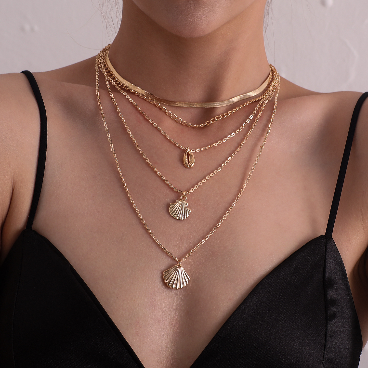 【New arrival】Jewelry Irregular Size Fan Shell Snake Bone Chain Necklace Women Fashion Personalized Trendy Necklace