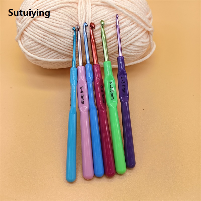 Sutuiying 6pcs/set Multifunctional Plastic Handle Aluminum Crochet Hooks 2025 Knit Needles Metal Hook Crochet Template Kit 2.5-5.0mm