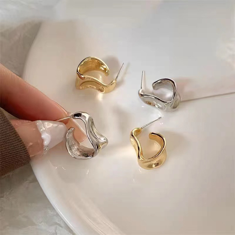 【Good sharing!】A cold wind asymmetric design hollow metal butterfly earrings 2023 new women's high-grade earrings