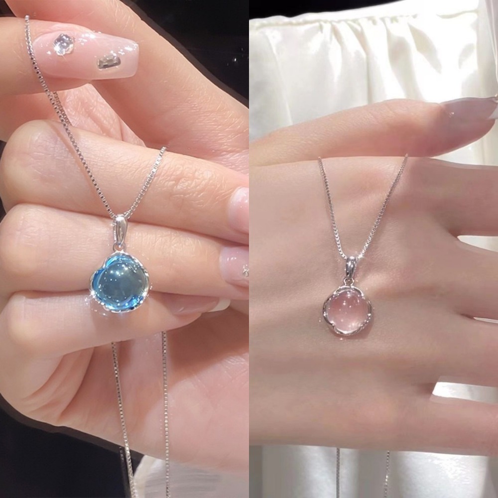 New Korean Style Round Pendant Necklace High-end White Chalcedony Crystal Pendant Necklace Elegant Niche Light Luxury Clavicle Chain