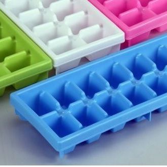 4 Set Of Hard Plastic Ice Cube Trays