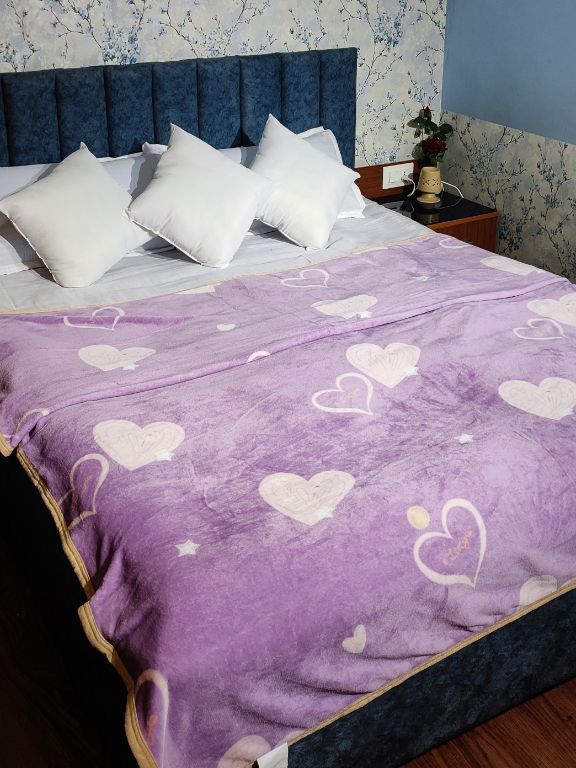 Supremely Soft and Cozy Premium King Size Fleece Blanket for Ultimate Comfort