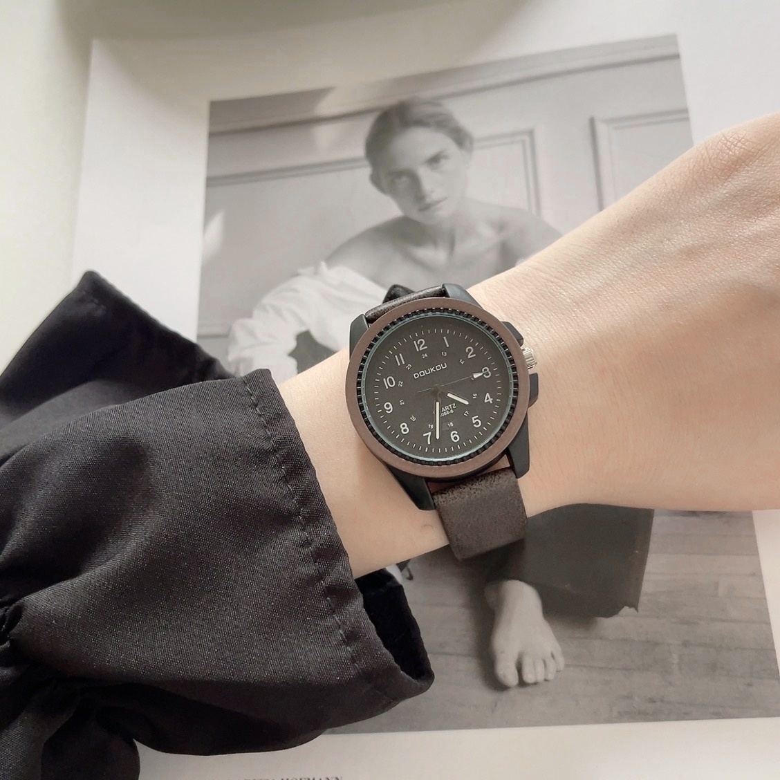【Best Sellers】Watch Style Simple Korean Version High School Student Temperament Korean Version Unisex Leather Digital Quartz Watch [Top-notch quality]