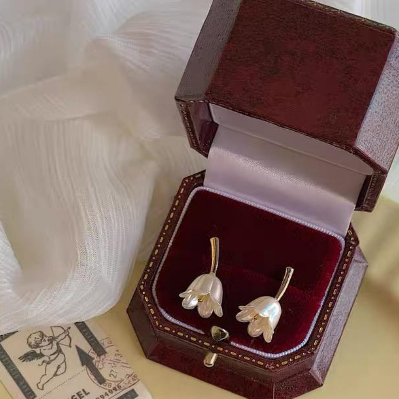 【Special offer】Lily Manor/Silver Needle Simple Earrings Women's Design White Flower Earrings Tulip Versatile Ear Clip