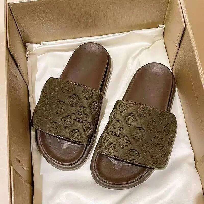Magic Womens Summer Outer Wear 2025 New Style Versatile Thick Sole Soft Bottom Non-Slip Niche Slippers PVC Material