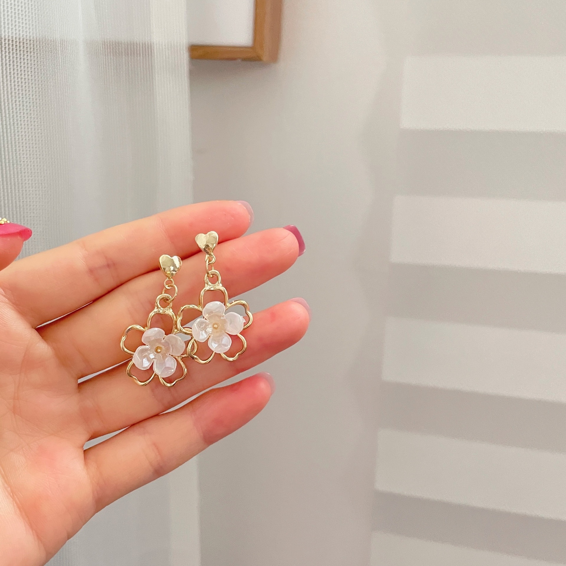 【New Arrivals】Silver Needle French Hong Kong Style Elegant Sweet Shell Flower Earrings Female Super Fairy Fresh Girl Earrings