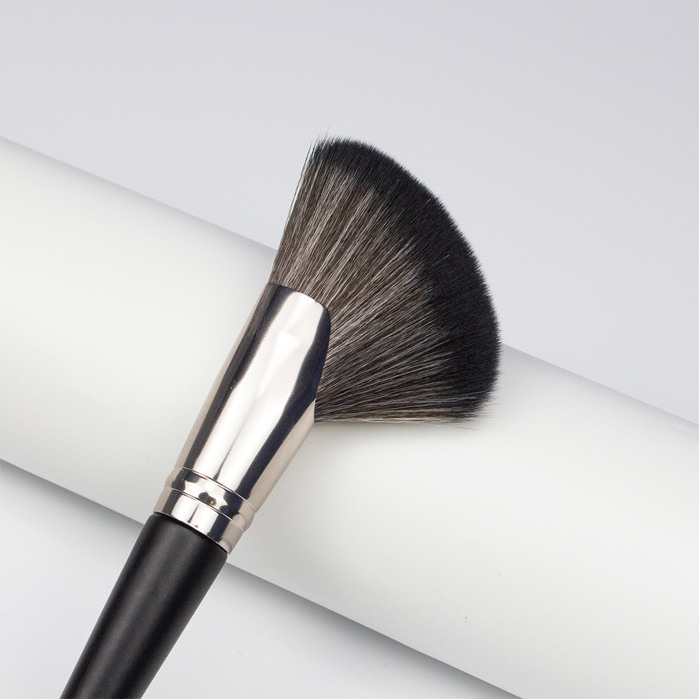 2025Makeup Contour Brush Bevel Fan-shaped Powder Blusher Highlight Brush Professional Face Sculpting Beauty Makeup Brush Tools
