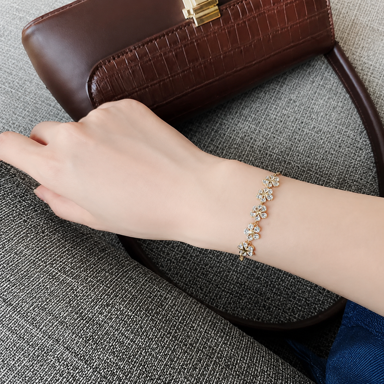 Gold-Plated Flower Crystal Bracelet for Women | Adjustable Chain Bracelet | Elegant Fashion Jewelry for Daily Wear & Gifts