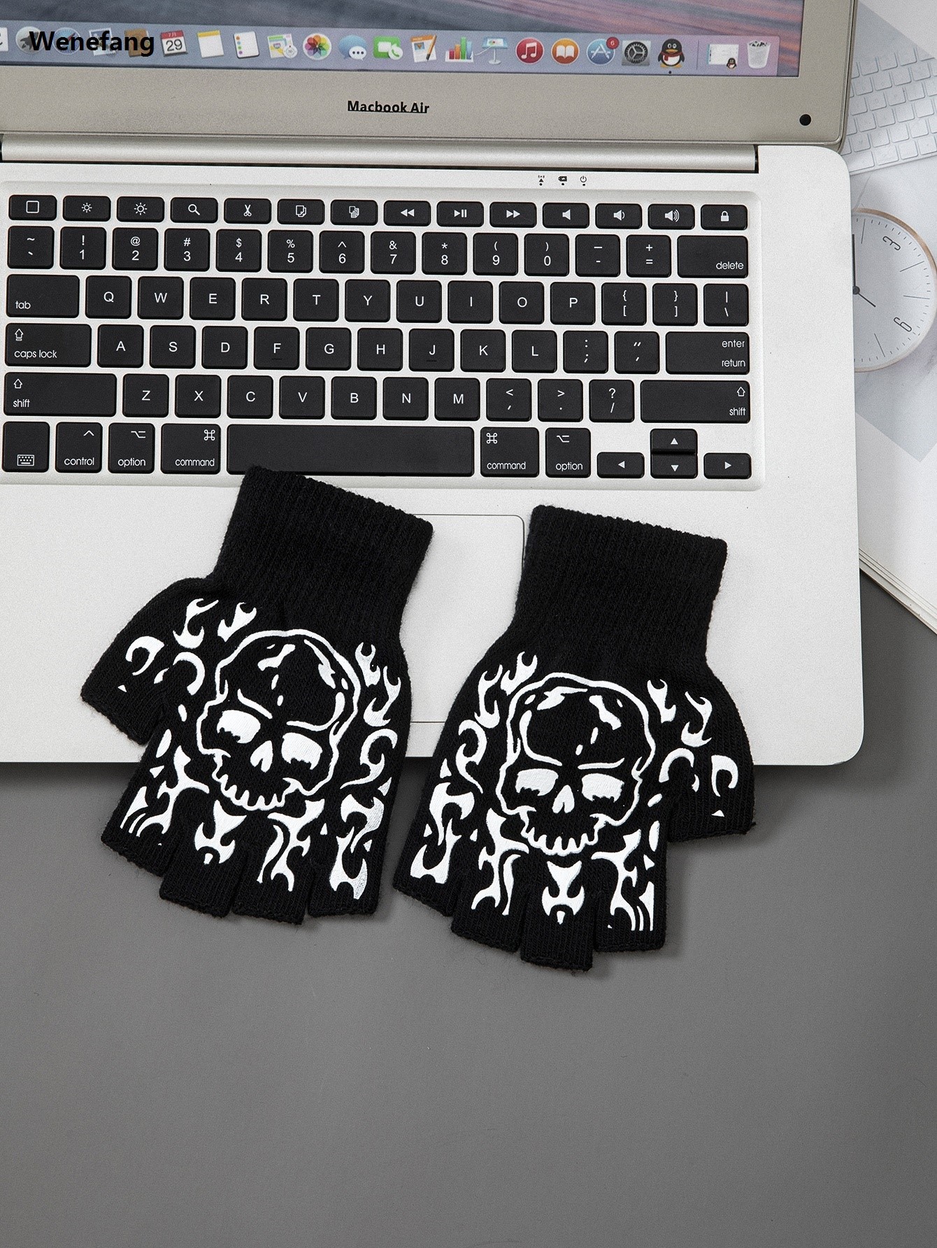 Wenefang 1pcs New Kids Halloween Skeleton Skull Half Finger Luminous Punk Gloves Winter Skull Fingerless Black Mitten