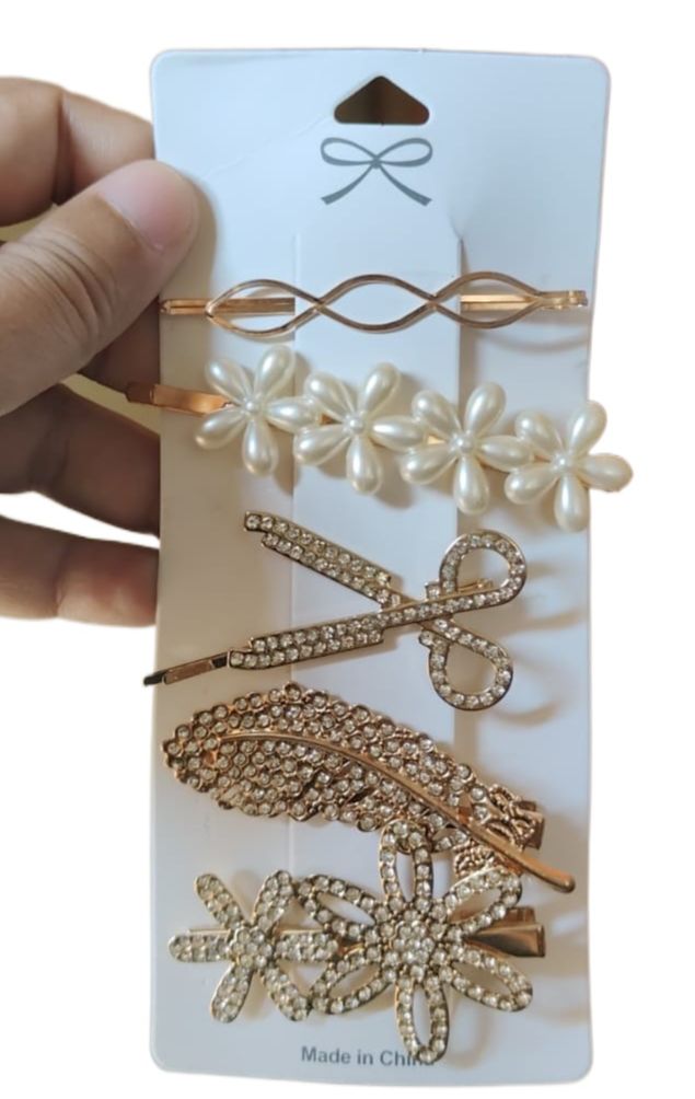 4-Piece Elegant Korean Flower Hair Clips with Sparkling Rhinestones - Chic Hair Accessories for Girls & Women | Perfect Gift for Any Occasion