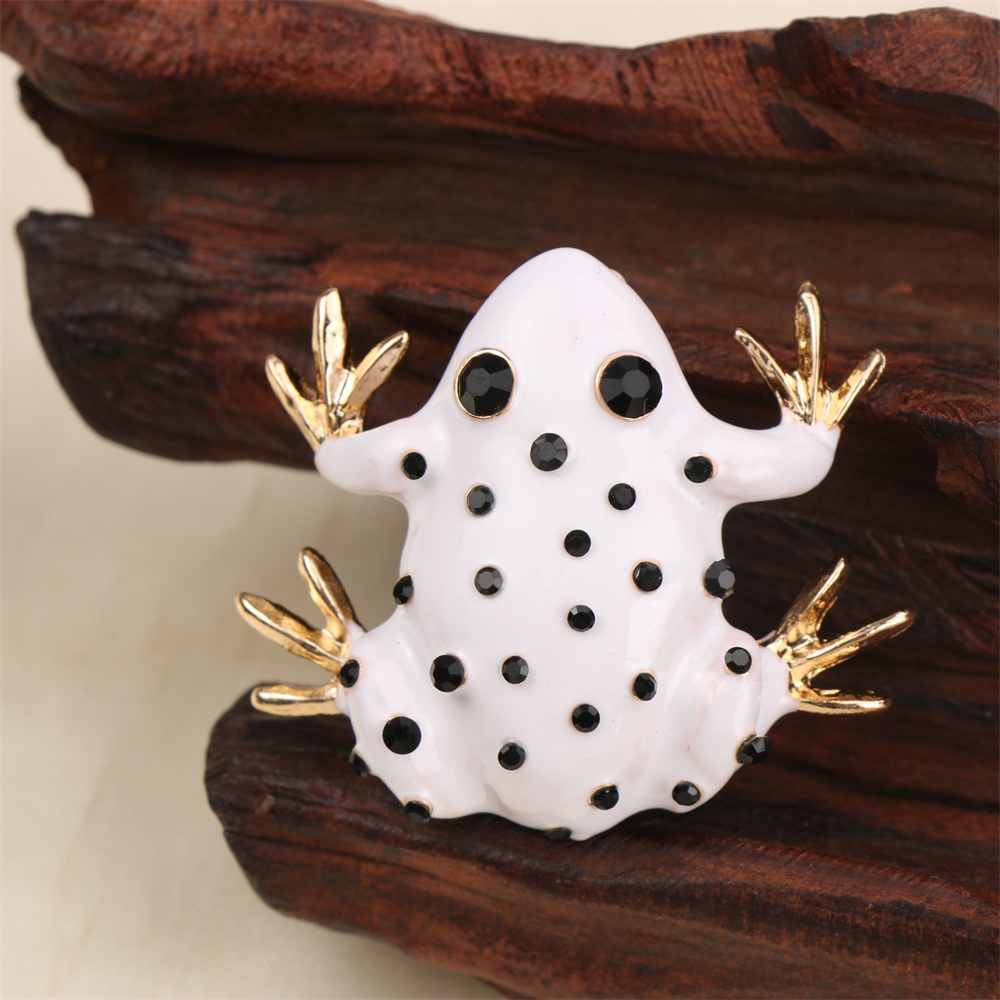 Baroque Luxury Frog Design Men's and Women's Brooch Pins