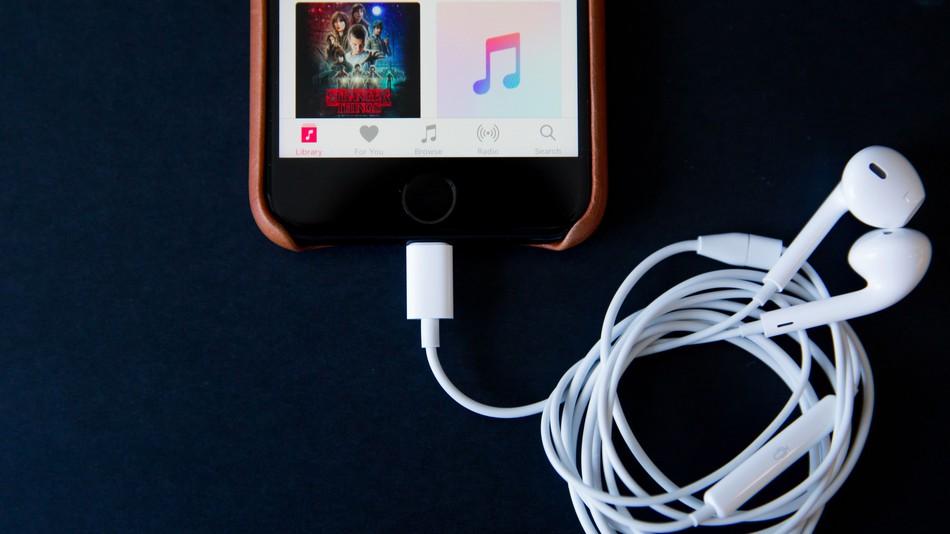 Microphone s Stereo Earphone Noise Isolating Headset Made Compatible With Iphone Xs/Xr / Xs Max/Iphone 7/7 Plus Iphone 8/8Plus / Iphone X