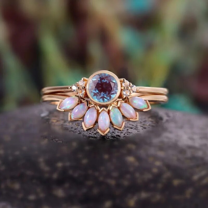 NEW Luxury Female Crystal Opal Flower One Ring Big Yellow Gold Color Wedding Rings for Women Vintage Bride Square Engagement Ring