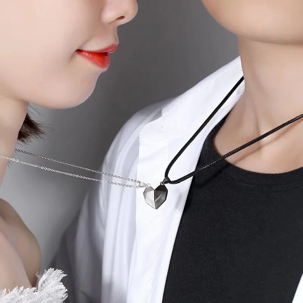 Hot Sale Versatile Couple Heart Magnetic Necklace Magnet Elegant Couple Necklace 2Pcs/Set Beautiful Engagement Necklaces Anniversary Gift