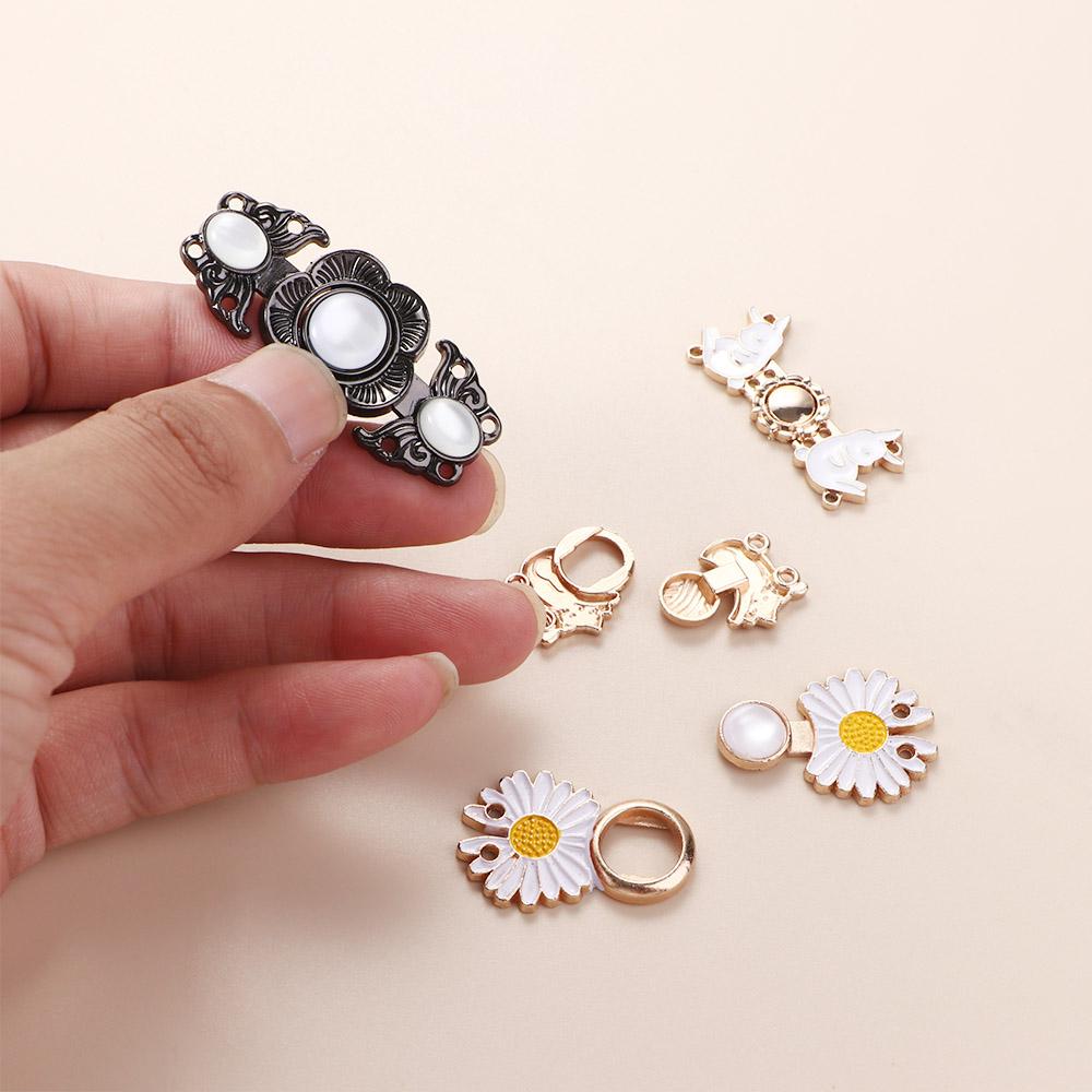 Elegant Summer Metal Rabbit Geometry Fashion Jewelry Flower Cartoon Tightening Waistband Pin Women Brooch Jeans Accessories Anti-Exposure Brooch