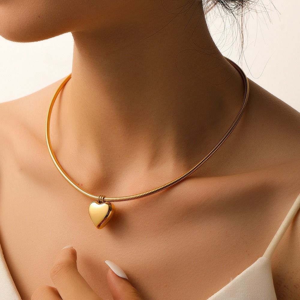 Creative Simple Metal Necklace Magnetic Elegant Vintage Choker Smooth Titanium Steel Heart Necklace Women