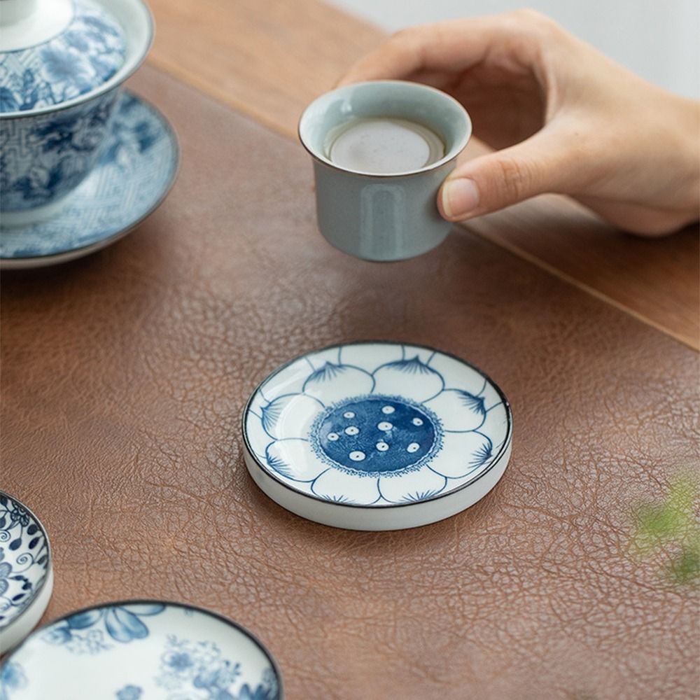 2pcs Gifts Ceramic Blue and White Porcelain Vintage Chinese Style Teacup Coaster Durable Round Snack Plates Kitchen Supplies