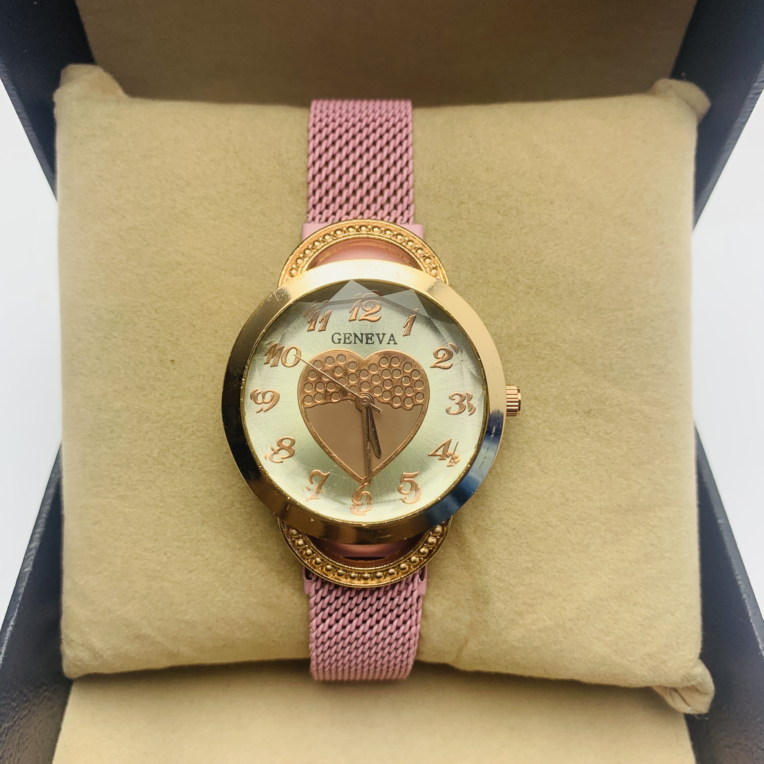 Round Shape Fashionable New Design Magnatic Stainlss Steel Watch For Women