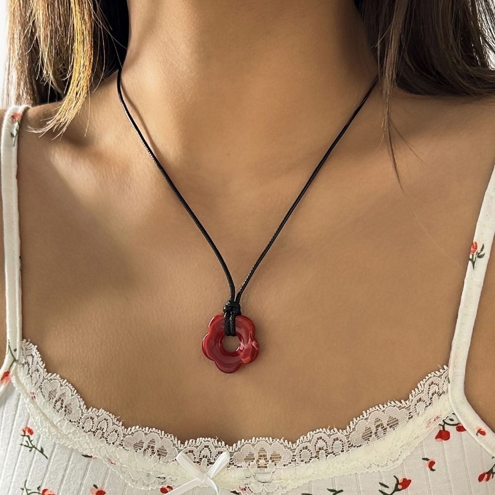 Trendy Sweet Chic Flower Pendant Acrylic Simple Wax Thread Clavicle Chain Girl Choker Bohemia Necklace Fashion Jewelry Women Necklace