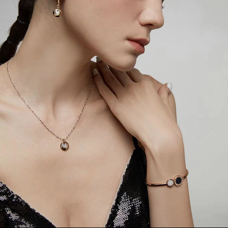 YunqiangYi New Classic Round Roman Design Stainless Steel Gold Color Bracelets 2023 Fashion Jewelry For Women's Wrist Luxury Accessories