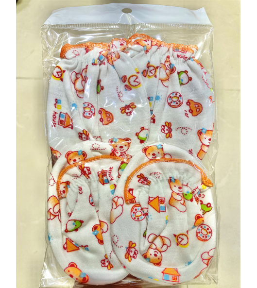 New Born Baby's Cotton Printed 1 Pair Mitten & 1 Pair Booties Socks Set