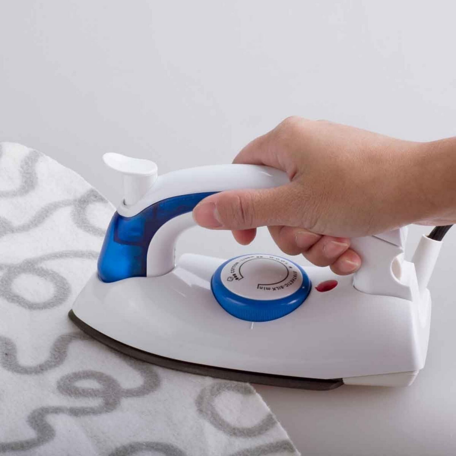 700W Mini Travel Iron, Foldable Iron, Compact Flat Temperature Control Handheld Steam Plastic Iron