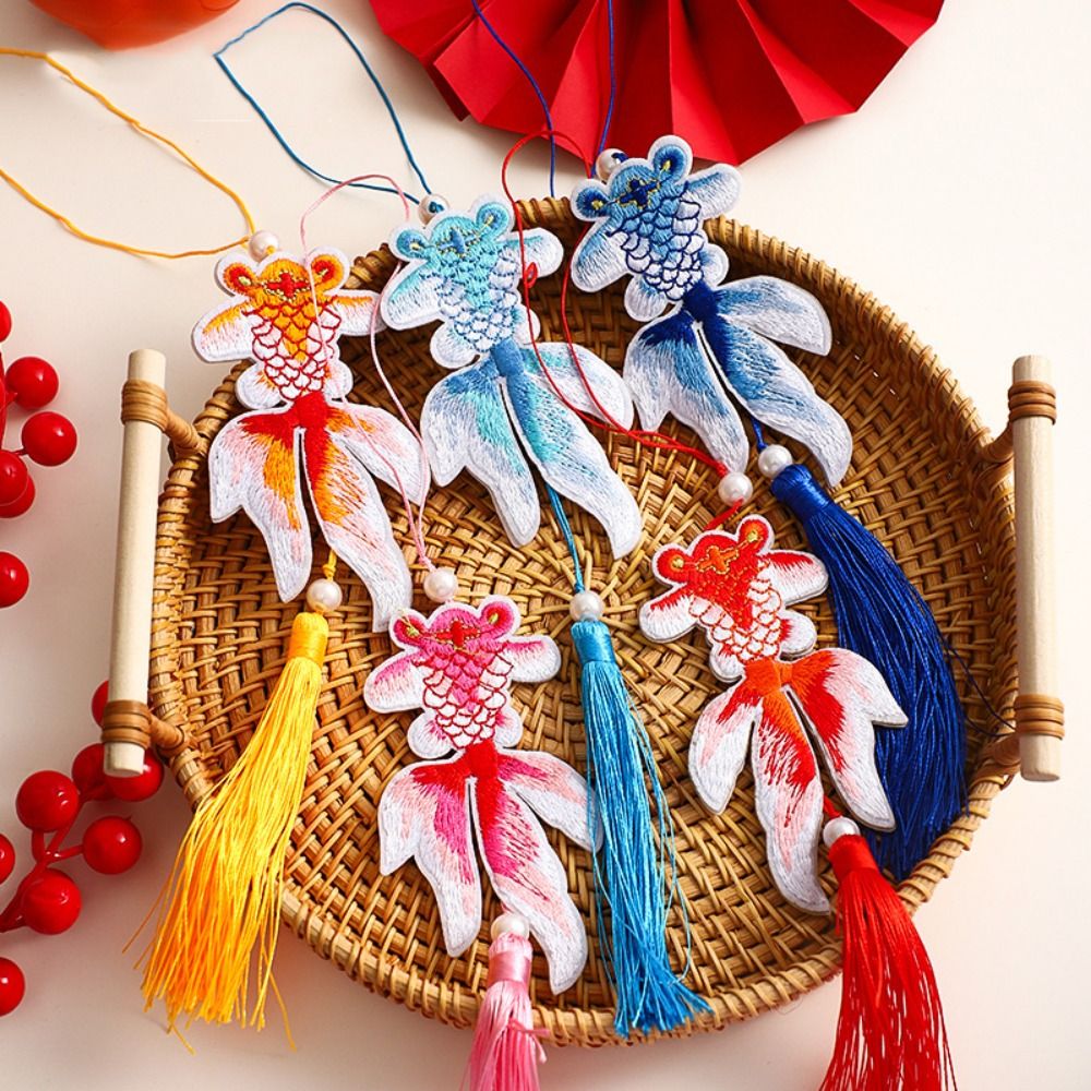 Hanging Decor Ancient Style Chinese New Year Decoration Traditional Hand Woven Hanging Koi Fish Pendant Symbol with Tassel Chinese Tassels Ornaments Spring Festival Celebration
