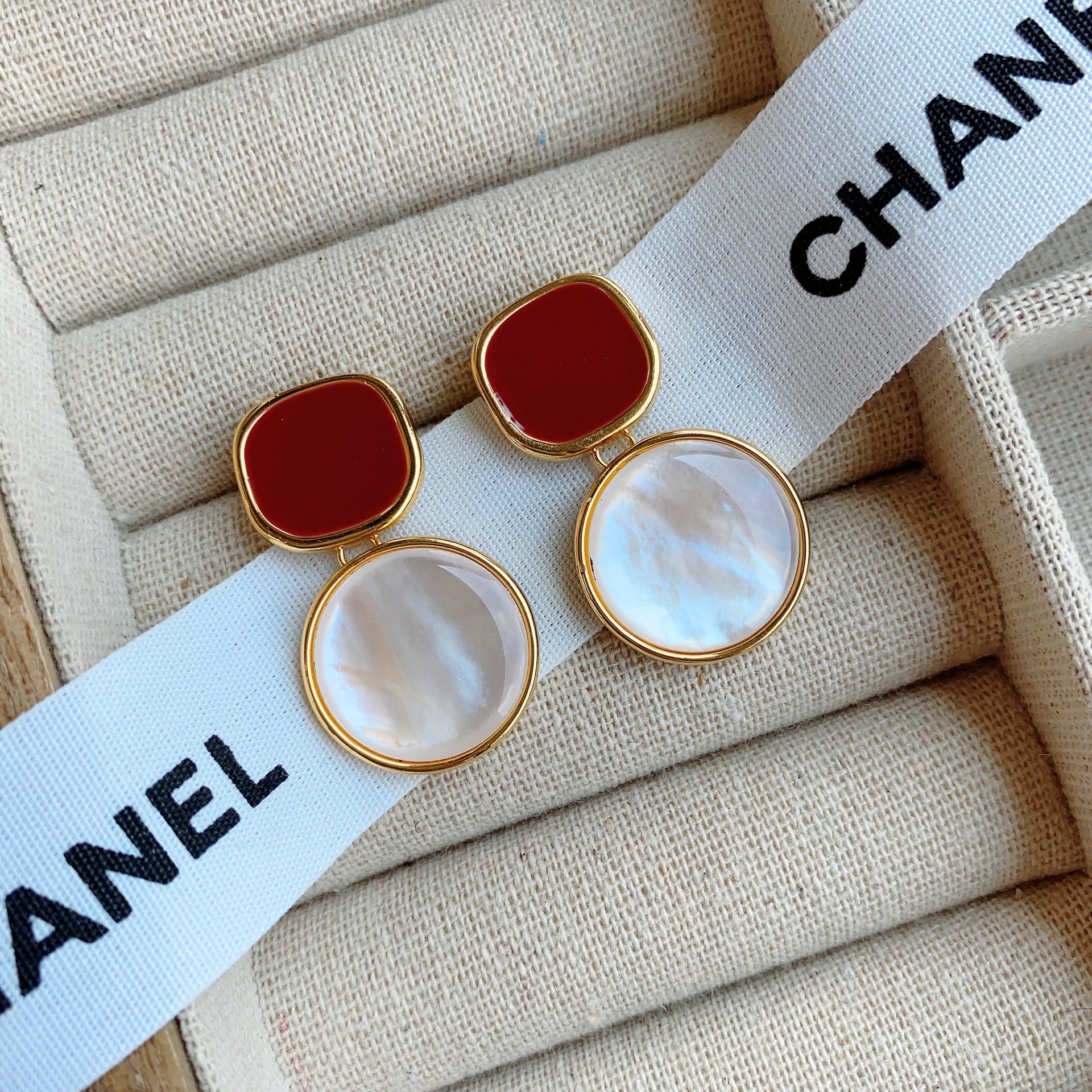 【Top Picks】Paris Light Luxury High-end Red Elegant Earrings Female Niche 2024 Niche French Vintage Earrings Earrings