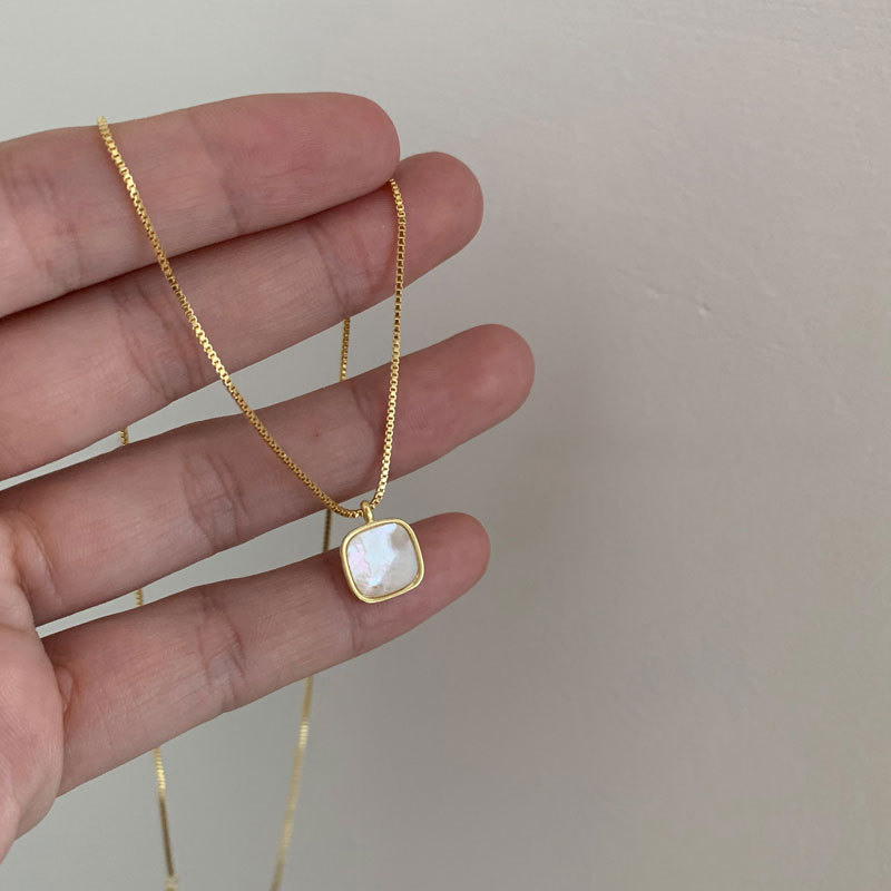 【Top-notch quality】Light Luxury Elegant Shell Necklace Female Niche Design Square Clavicle Chain Gentle Necklace Sweater