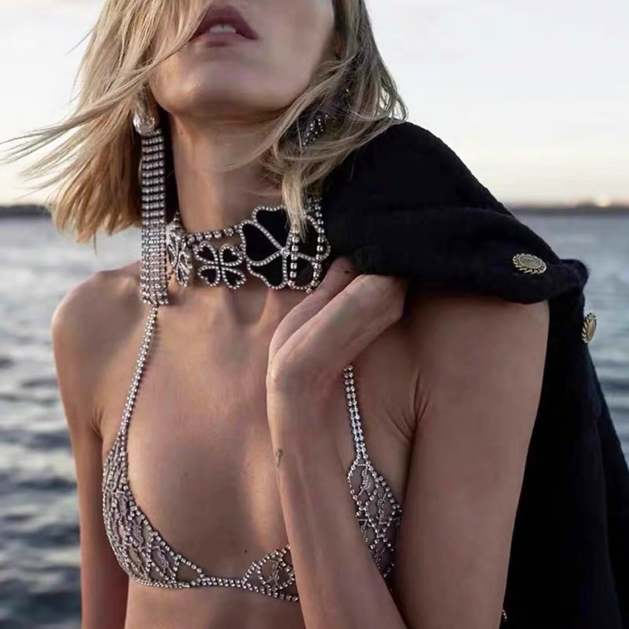 【Top Picks】Early spring 2022 new black chocke necklace inlaid with rhinestone alloy super exaggerated flower necklace for women