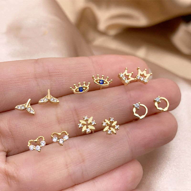 【Hottest Trends】Earrings Women's 925 Silver Needle 2025 New Fashionable Foreign Style Earrings Small Gold Crown Personalized Simple Cold Style
