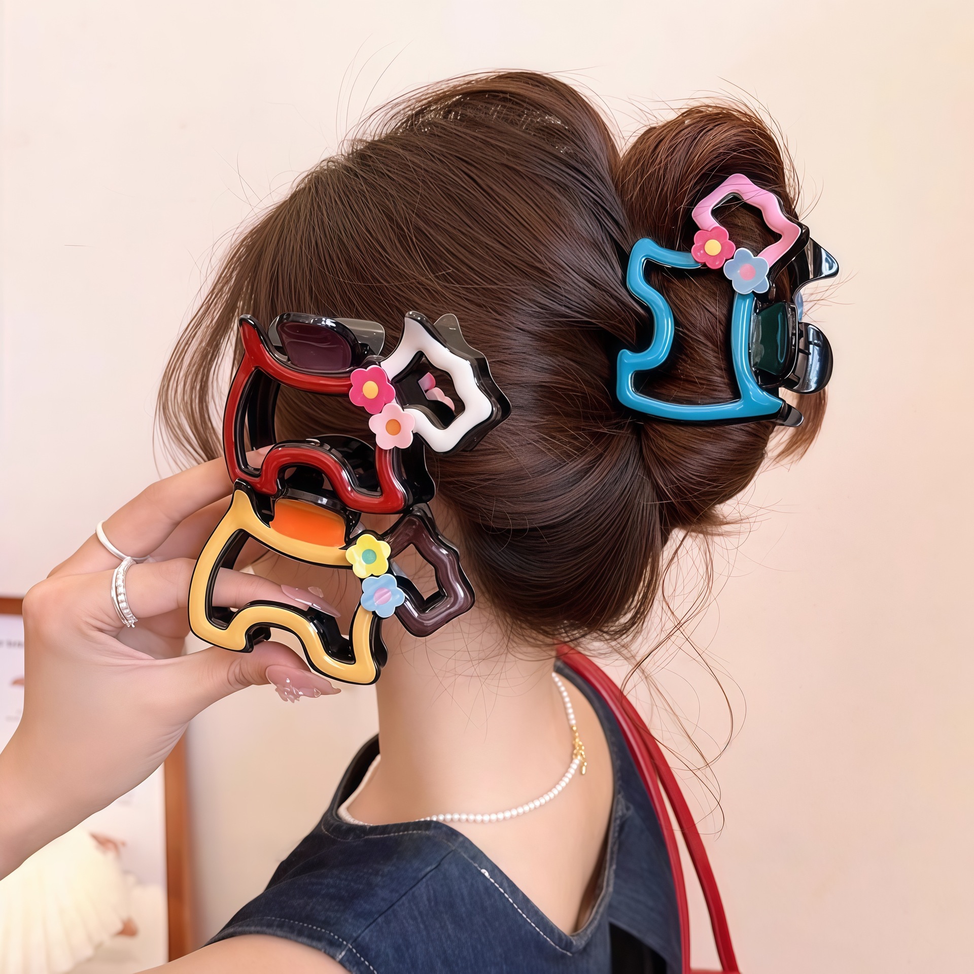 Korean New Rhinestone Flower Metal Hairpin Large Scratch Clip Shark Clip Summer Back of Head Clip Pearl Hair Accessory