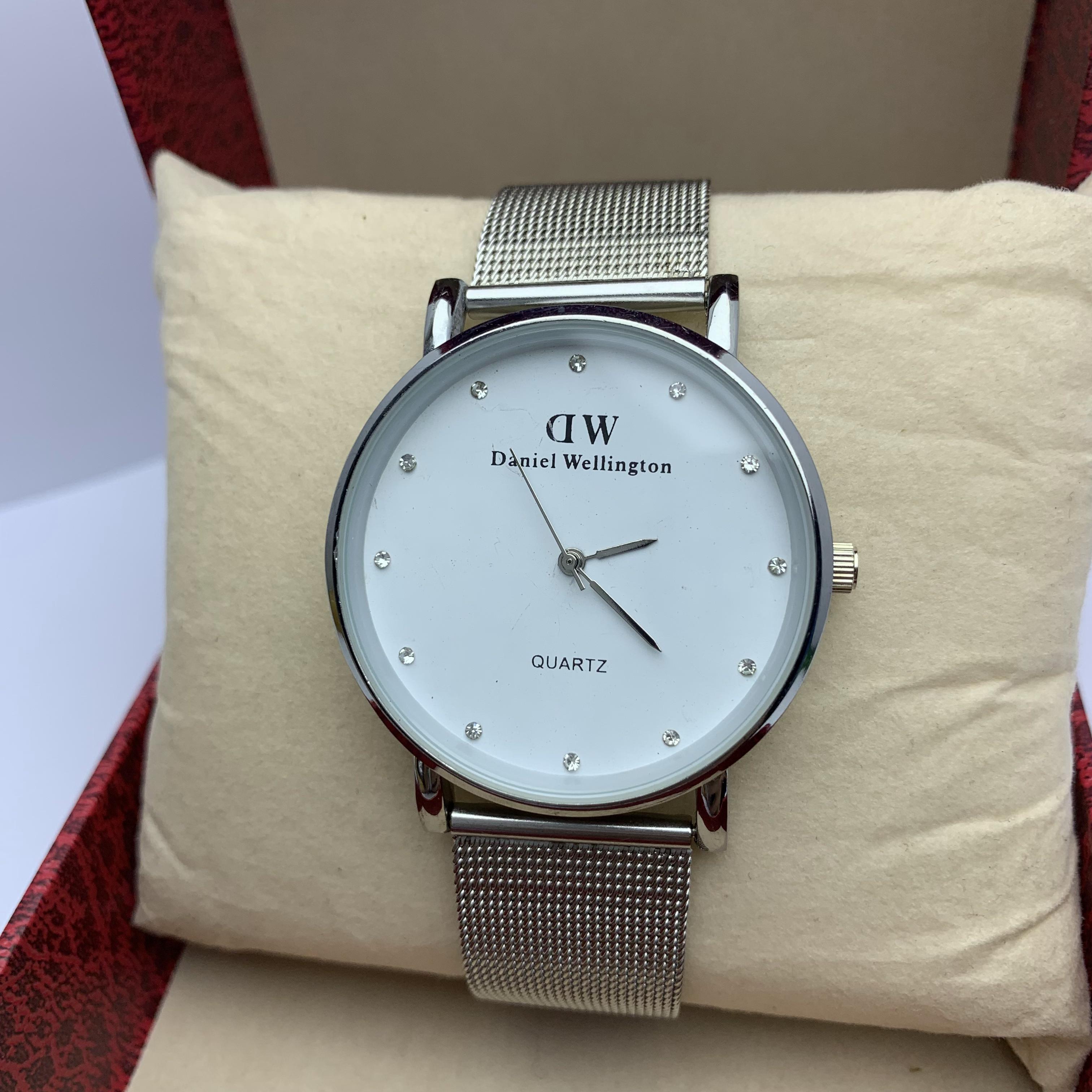 Casual Watch For Women || Round White Dial Silver Color Stainless Steel Chain Quartz Casual Wrist Watch For Women || Sold By Time Plaza